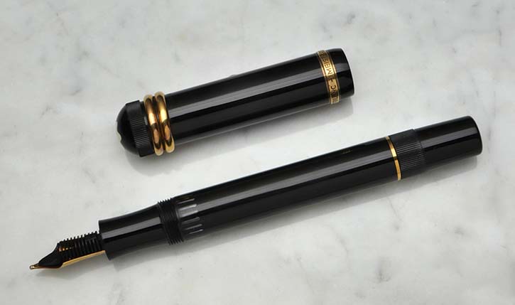 Montblanc Vermeil Agatha Christie nyitott állapotban