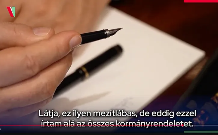 orbán Viktor aláíró tolla