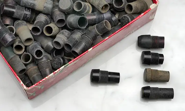 Fountain pen cap finials
